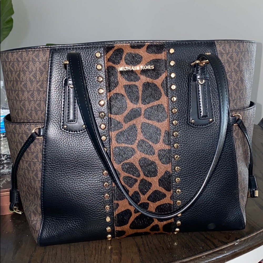 Michael Kors Purse. Only used for a month.